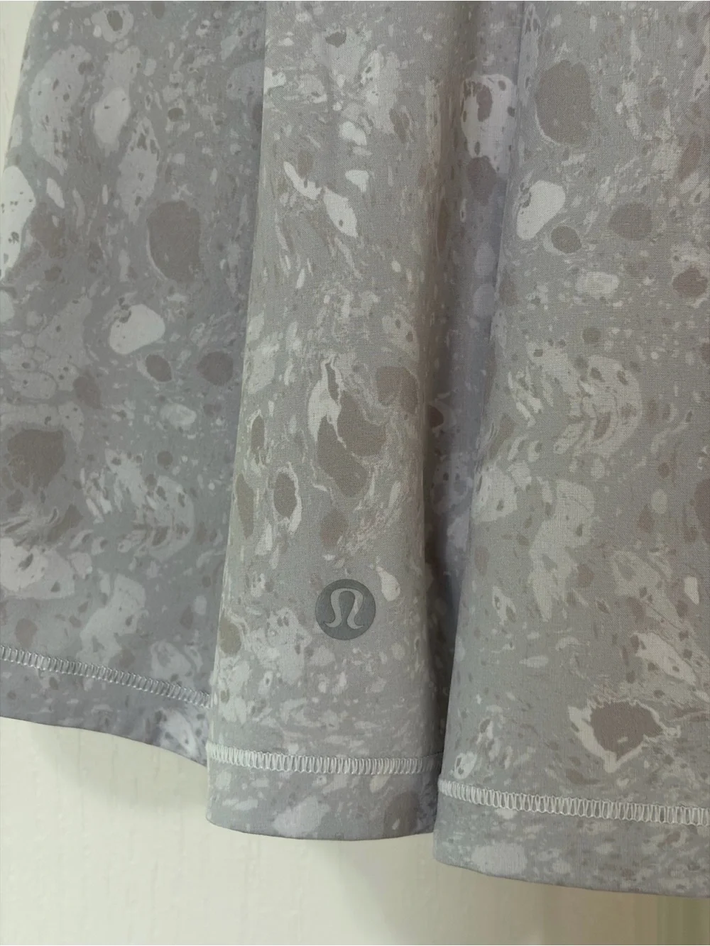 Lululemon Pace Rival Mid-Rise Skirt 4 Marble Gray White